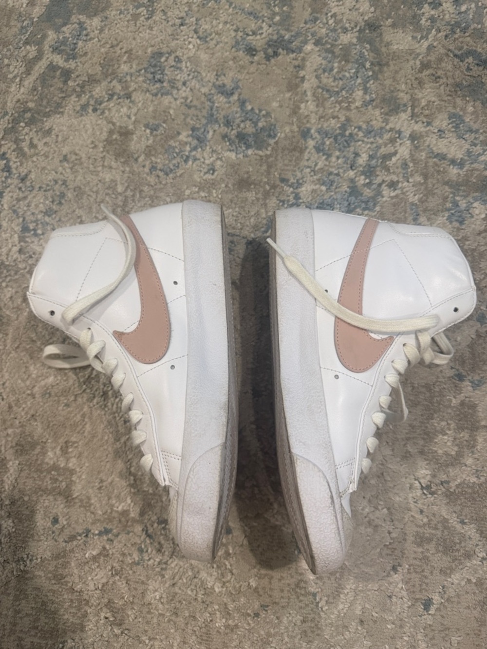 Nike Women’s Blazer Mid with Pale Pink Swoosh - Picture 3 of 5